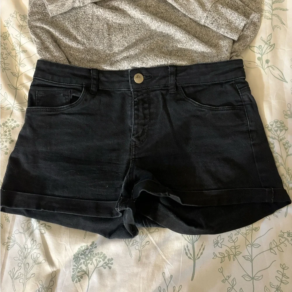 SOLD Cute black Jean shorts - Picture 2 of 3
